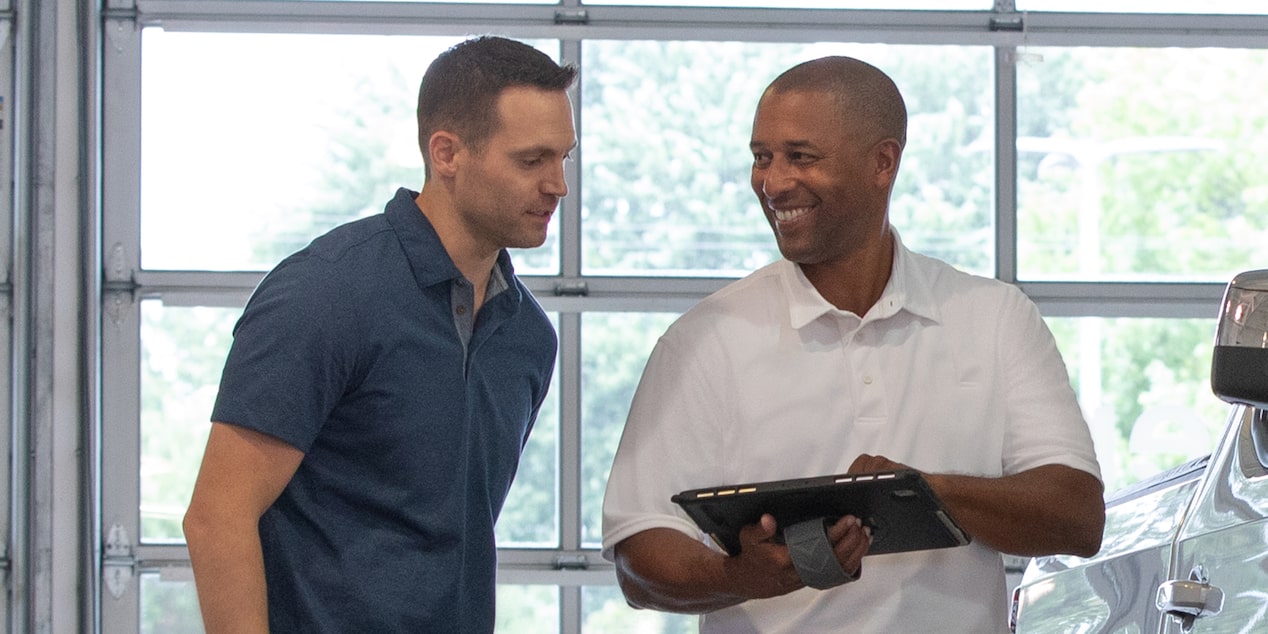 A GM EV Expert talking with a customer