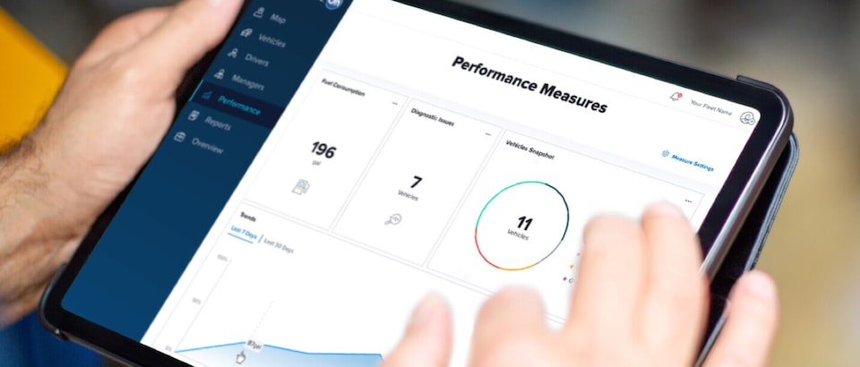 GM Fleet Customer uses OnStar Vehicle Insights on his tablet